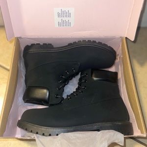 Black women timberlands Size 9